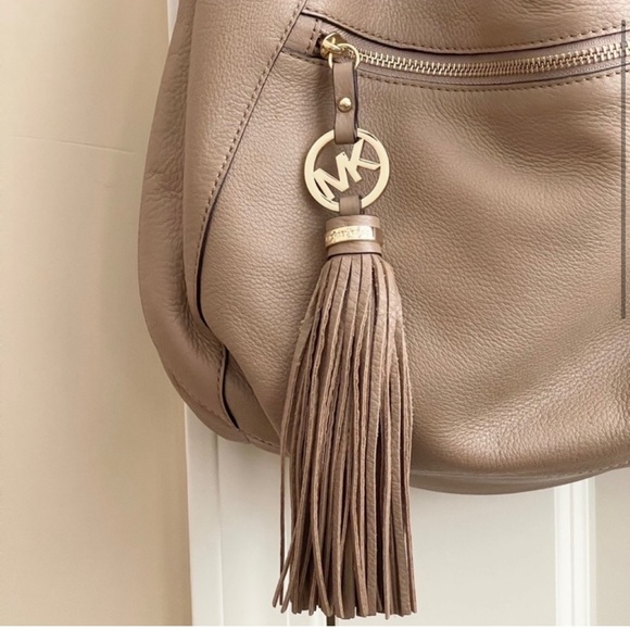 MICHAEL KORS genuine leather tassel shoulder bag boho style - Picture 3 of 14